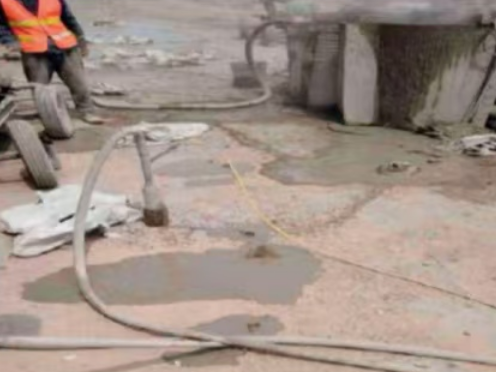 安泽水泥混凝土路面板底注浆技术 路面脱空注浆整治方案